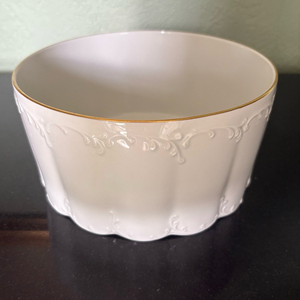 Rosenthal White and Gold Embossed Bowl Classic Rose Collection Germany 7”